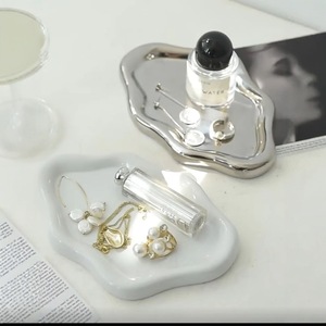 Plateau à bijoux en forme de nuage blanc, argenté électrolytique, minimaliste, pour rangement et ornement décoratif, idéal comme cadeau personnel - Product Image 3