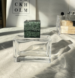 Haute Qualité De Luxe Carré Bouteilles De Parfum En Verre Vide Verre Clair Naturel <span class=keywords><strong>Jade</strong></span> Spar Cap 30ml Pompe Pulvérisateur Écran Imprimé Reed - Product Image 3