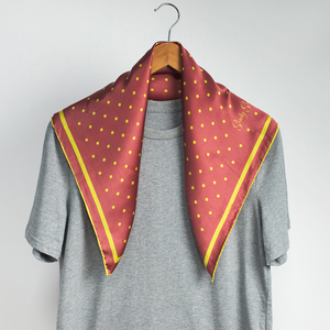 Foulards en soie imprimés colorés personnalisés 65*65cm <span class=keywords><strong>grande</strong></span> taille 100% foulards carrés en satin de soie écharpe châle pour femmes - Product Image 1