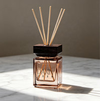 Bouteille diffuseur en verre ambré carré avec bouchon en bois noir, récipient vide pour diffuseur, flacon de parfum d'ambiance, logo personnalisé