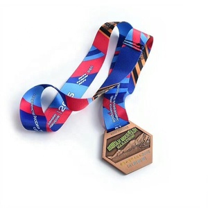 Médaille de marathon sportive personnalisée sur mesure <span class=keywords><strong>2021</strong></span> en alliage de zinc moulé, avec ruban, pour souvenirs et célébrations festives, vente en gros - Product Image 3