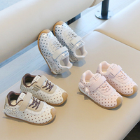 Baskets décontractées pour tout-petits avec nœud décoratif OEM, motif à pois, fermeture auto-agrippante, chaussures de sport pour bébés filles