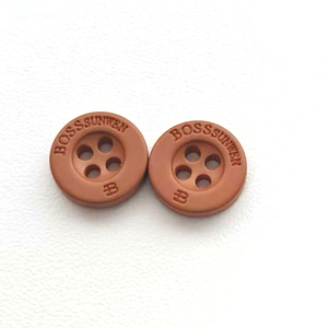 Thời trang tùy chỉnh logo phun sơn nút nhiều màu, nhựa bốn lỗ, thích hợp cho áo sơ mi nam và nữ. - Product Image 4