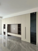 Mueble de TV de Pared Integrado con Estantes Abiertos, Puerta de Vidrio y Cajones, Moderno, Gris, MDF, para Sala de Estar
