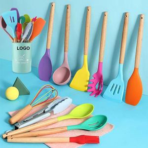ชุดอุปกรณ์ครัวซิลิโคน 12 ชิ้น สำหรับใช้ในบ้านทุกวัน พร้อมด้ามจับไม้ ป้องกันการติดกระทะ ช้อน ตะหลิว ทัพพี ชุดอุปกรณ์ครัว - Product Image 1