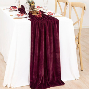 Chemin de table vintage classique en velours polyester rouge bordeaux, décoration luxueuse pour mariage et fête d'automne - Product Image 1