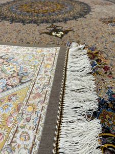 Alfombra de Seda Moderna Hecha a Mano de Primera Calidad con Tejido Anudado a Mano y Superficie Antideslizante para Uso Residencial, Comercial y Hotelero - Product Image 1