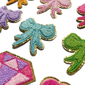 Accessori per borse da te all'ingrosso di alta qualità su ferro personalizzato su <span class=keywords><strong>nastro</strong></span> termosalato fiocco 3D ricamo patch in ciniglia - Product Image 1