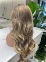 Perruque synthétique bon marché, cheveux synthétiques, brun clair, ondulés, bouclés, blond, fibre résistante à la chaleur, couleur dégradée, perruque synthétique à dentelle frontale 13x4