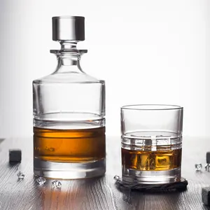 Zarif tasarım-900ml büyüleyici el-kazınmış viski sürahi likör brendi sürahi