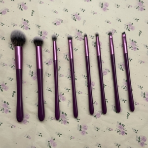Ensemble de 8 pinceaux de maquillage de luxe en poils synthétiques, manche en bois, virole en aluminium, kit de pinceaux pour le visage, anticernes, fond de teint - Product Image 4