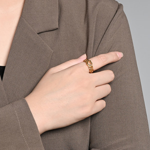 Trendy Cuban <b>chain</b> heart-shaped ring, a niche, high-end <b>titanium</b> steel gold-plated fashion work ring. - Product Image 3