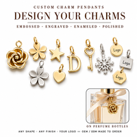 Pendentifs Breloques Métalliques en Gros, Formes Personnalisées (Cœur, Étoile, Flocon de Neige), Porte-clés, Breloques de Sac, Boîte Cadeau, Fabrication OEM, Faible MOQ
