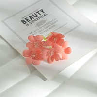 5 Bunga Hydrangea Plastik Buatan Kecil Aksesoris Dekorasi DIY Dekorasi Rumah Bunga Palsu Jepit Rambut Kotak Bunga Segar