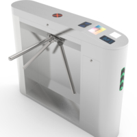 Portique de contrôle d'accès à trois poteaux avec système de billetterie biométrique RFID et barrière de comptage automatique pour gymnases, usines et expositions
