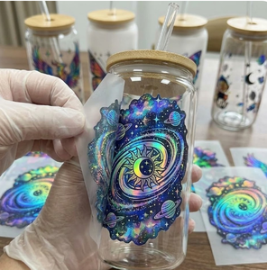 Película de Transferencia Termoadhesiva Personalizada, Duradera, Impermeable, con Impresión UV Holográfica de Galaxia para Tazas Metálicas y Envolturas de Latas de Vidrio de 16 oz - Product Image 1