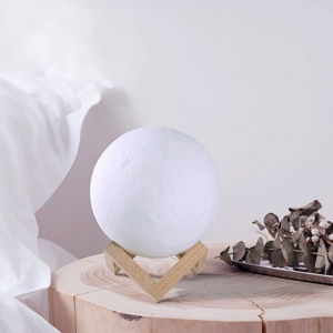 Bán Buôn 3D Bay Lên Mặt Trăng Đèn 16-Màu Từ Xa Hiện Đại Bằng Gỗ LED Cơ Sở Món Quà Tùy Chỉnh Chiếu Sáng - Product Image 2