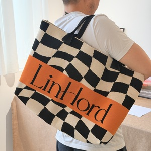 Sac fourre-tout tricoté sur mesure avec bandoulières et poignées de transport, très grand format, idéal pour les marques de mode et les magasins de détail - Product Image 2