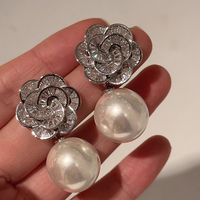 Anting Wanita CAOSHI Berbentuk Bunga Romantis dengan Zirkonia Kubik, Liontin Mutiara Bulat, Anting Gantung Perak untuk Pernikahan dan Pertunangan