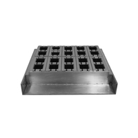 Moule à pavés en plastique robuste et réutilisable pour bricolage, idéal pour allées de jardin et chemins.