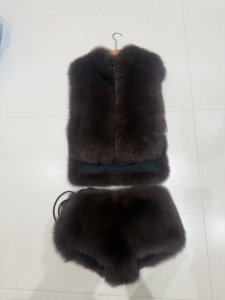 Gilet e <span class=keywords><strong>Pantaloncini</strong></span> in Vera Pelliccia per Donna, Set Invernale Caldo e Morbido in Vera Pelliccia di Volpe - Product Image 4
