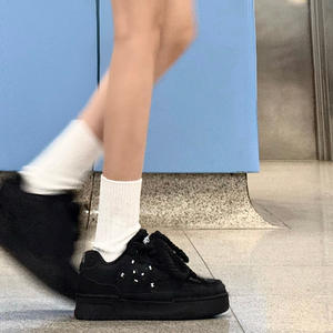 أحذية رياضية عصرية في الشارع للخريف مسامية ومقاومة للارتداء أحذية رياضية سوداء كاجوال للرجال والنساء عشاق أحذية رياضية - Product Image 6