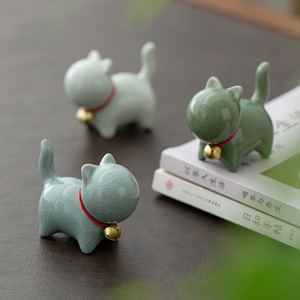 JIN PENG Figurine de chat en céramique moderne et mignonne, figurine de thé avec corde pour décoration de bureau ou de voiture, cadeau anti-stress - Product Image 5