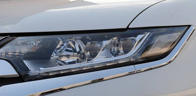 สีขาวอบอุ่น