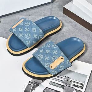 Zapatos de diseñador de alta calidad, sandalias planas de lujo, zapatos casuales para hombre, pantuflas de diseñador de moda y zapatos de playa - Product Image 1