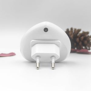 Veilleuse LED en forme de cœur à changement de couleur, capteur de lumière RGB, lampe de nuit au design moderne, petite veilleuse LED colorée à brancher pour la maison - Product Image 6