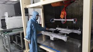 6 aixs brazo automático robot pintura en aerosol colgante instalado con plato giratorio equipado con pintura de cabina de pulverización en seco - Product Image 3