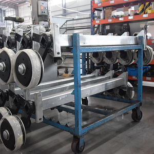 <span class=keywords><strong>Eje</strong></span> con Frenos para Remolques y Plataformas con una Capacidad de Carga Máxima de <span class=keywords><strong>1350</strong></span> <span class=keywords><strong>kg</strong></span> para un <span class=keywords><strong>Eje</strong></span> Individual y 2700 <span class=keywords><strong>kg</strong></span> para un <span class=keywords><strong>Eje</strong></span> Tándem. - Product Image 6