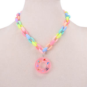 Collar de Resina con Colgante de Donut Colorido, Joyería con Forma de Comida para Niños - Product Image 1