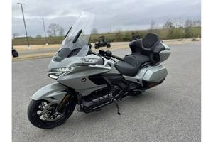 Motocicleta Gold Wing 2026 de 1000-1500cc para Adultos, con EFI, ABS, GPS, Airbag, Tecnología Premium de Lujo, Origen Estadounidense, Alta Velocidad - Product Image 1
