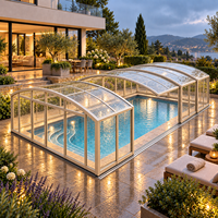 Véranda en aluminium rétractable automatique, design soigné, avec grand toit coulissant en verre étanche, pour patio de villa moderne