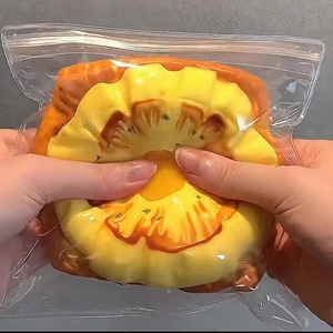 Jouet anti-stress en silicone souple à montée lente, texture crème slime, super doux, en forme de toast ananas, qualité alimentaire - Product Image 4