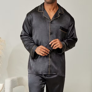 <span class=keywords><strong>Pigiama</strong></span> da <span class=keywords><strong>uomo</strong></span> di lusso in raso, a maniche lunghe, con risvolto e <span class=keywords><strong>bottoni</strong></span>, con finiture a contrasto oro, morbido effetto seta, per la casa - Product Image 2