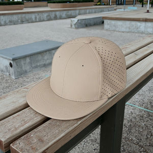 6 paneles de ala plana Vintage resistente al agua agujero perforado de corte láser sombreros deportivos bordado Logo personalizado Gorras Snapback Cap - Product Image 1