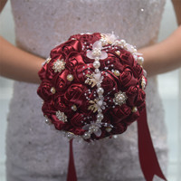 SPR Romantische Hochzeit Braut hält handgemachte Satin Rosen Bouquet mit Brosche für das chinesische Neujahr kommt in Box-Verpackung
