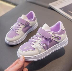 Vente en gros Nouveau style de chaussures de marche pour enfants Chaussures de sport de course décontractées et chaudes pour garçons et filles Baskets confortables à la mode - Product Image 1