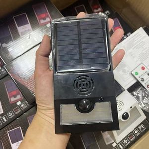 Lampe murale de sécurité solaire à détecteur de mouvement, étanche, sirène stroboscopique solaire 129 dB, télécommande, alarme stroboscopique solaire extérieure pour terrain - Product Image 4