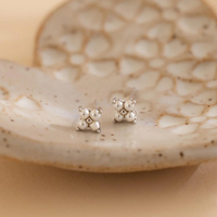 EMANCO Boucles d'oreilles clous mini fleurs simples et minimalistes pour femmes, hypoallergéniques, en acier inoxydable 6MM, bijoux de piercing