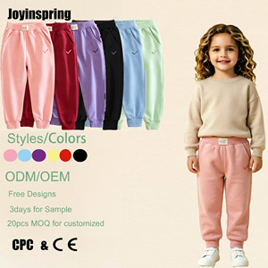 <span class=keywords><strong>Pantaloni</strong></span> sportivi da ragazza a vita media con elastico in vita, tinta unita, con tasche laterali, polsini a costine alla caviglia e logo Tick Mark. - Product Image 1