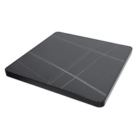 Table de bistrot commerciale moderne en pierre frittée noire carrée avec base en fer, 600x600mm, hauteur 760mm, pour restaurant
