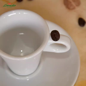 ชุดแก้วกาแฟเซรามิกสีขาวสั่งทำพิเศษ ดีไซน์หรูหรา พร้อมจานรอง คุณภาพสูง เหมาะสำหรับของชำร่วยงานแต่งงาน ร้านกาแฟ โรงแรม ขายส่งภาชนะบนโต๊ะอาหาร - Product Image 3