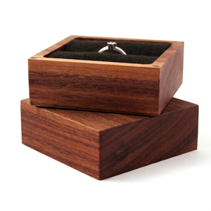 Boîte à bague en bois de noyer avec couvercle magnétique, gravure personnalisée, boîte cadeau pour demande en mariage, bijoux, OEM, mariage, entreprise, Vietnam - Product Image 1