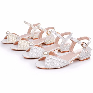 2025 nuovo arrivo perla decorare <span class=keywords><strong>sposa</strong></span> <span class=keywords><strong>scarpe</strong></span> da <span class=keywords><strong>sposa</strong></span> <span class=keywords><strong>comode</strong></span> 2cm Open Toe pump bianco avorio cinturino alla caviglia <span class=keywords><strong>scarpe</strong></span> per festa di nozze - Product Image 1