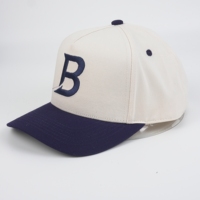 Gorra de Béisbol de Terciopelo de 5 Paneles, Bicolor, Personalizada, Corona Color Blanco Hueso, Visera Azul Marino, Logotipo de la Letra B Bordado en 3D, Unisex