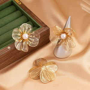 Wholesale <b>Jewelry</b> <b>Set</b> Hollow Mesh Flower Earrings Sweet Exaggerated <b>Pearl</b> Ring Earrings - Product Image 4