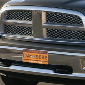 Khung Bọc Biển Số Xe Bằng Phẳng Trong Suốt Tiêu Chuẩn Hoa Kỳ Làm Theo Yêu Cầu Chất Lượng Tốt Kèm Mũ Ốc Vít - Product Image 3